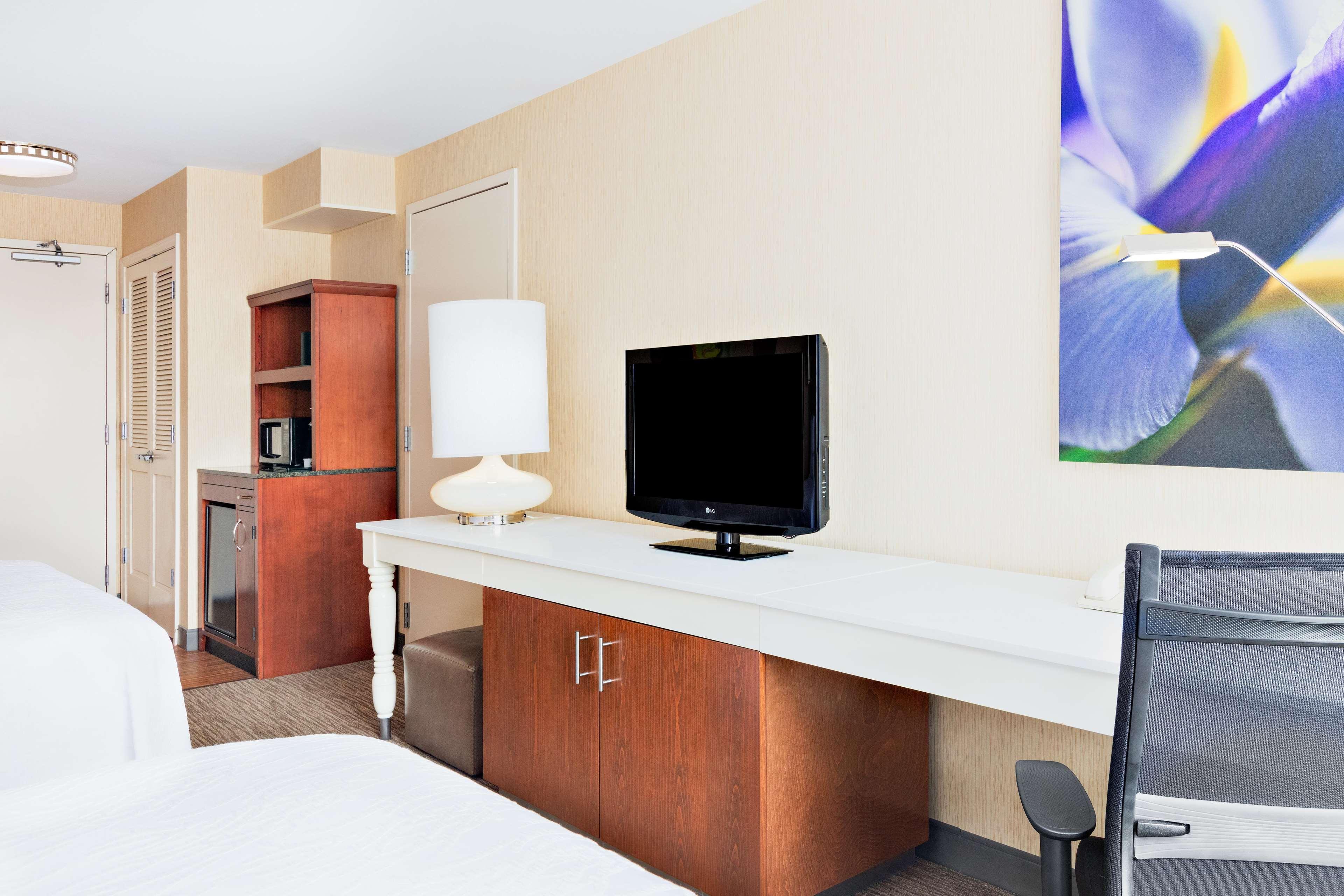 Hilton Garden Inn Фолсъм Екстериор снимка