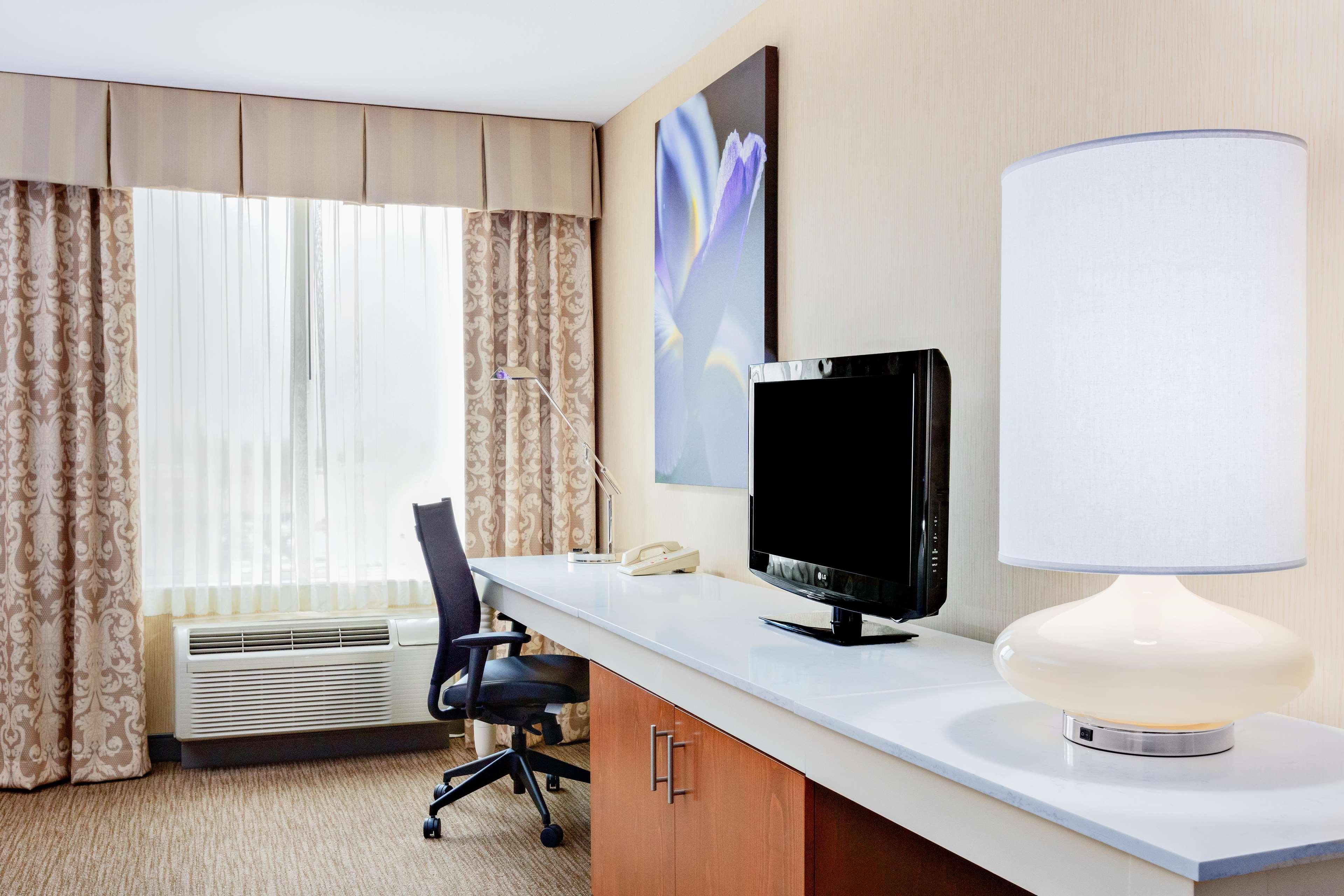 Hilton Garden Inn Фолсъм Екстериор снимка