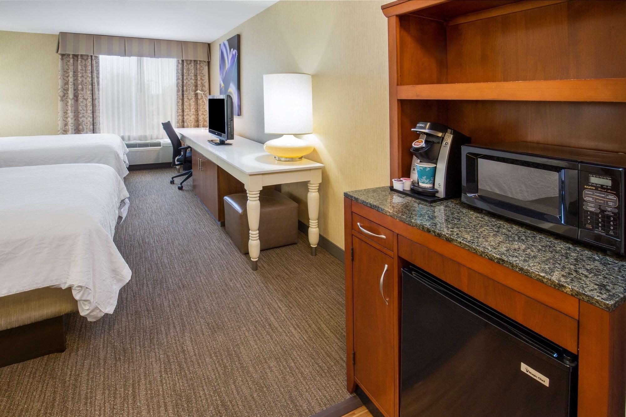 Hilton Garden Inn Фолсъм Екстериор снимка