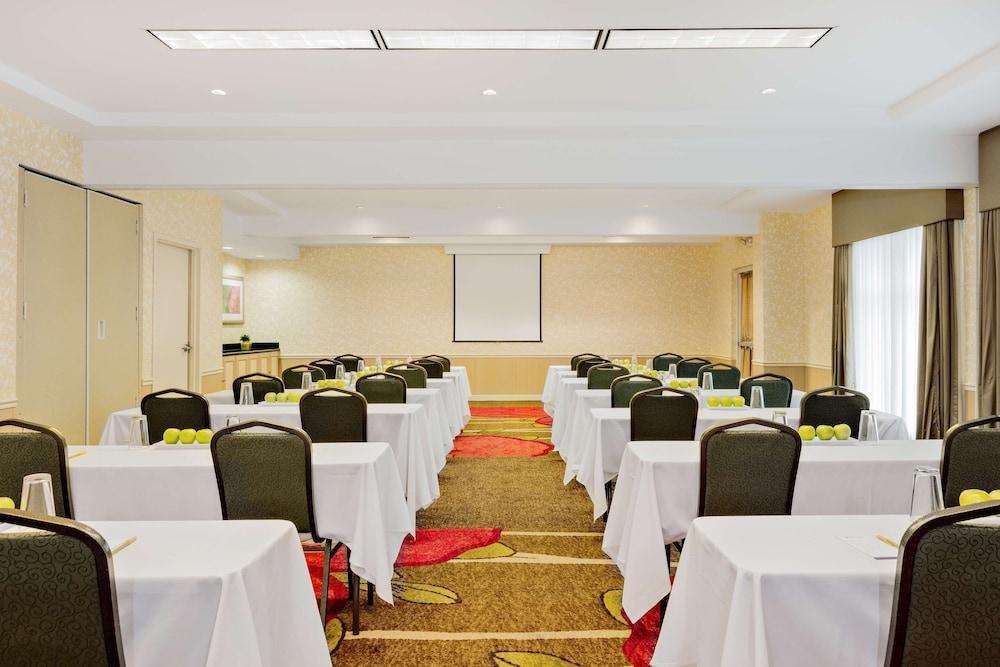 Hilton Garden Inn Фолсъм Екстериор снимка