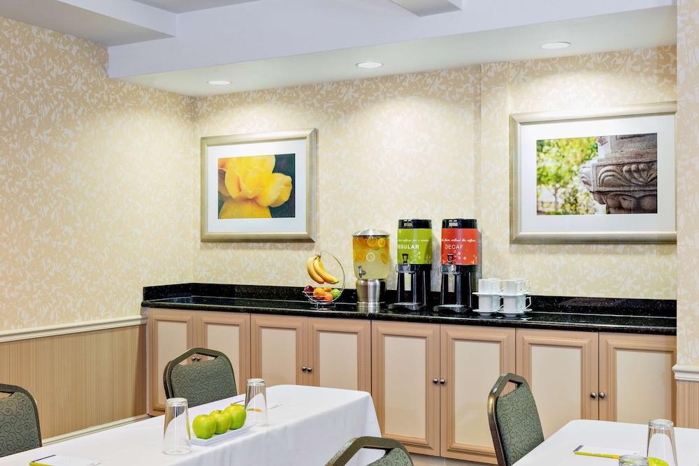 Hilton Garden Inn Фолсъм Екстериор снимка