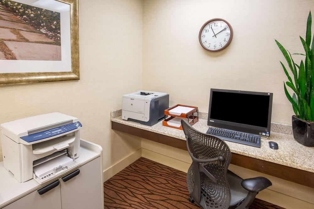 Hilton Garden Inn Фолсъм Екстериор снимка