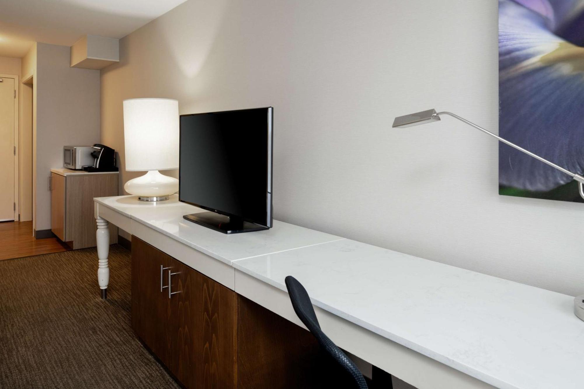 Hilton Garden Inn Фолсъм Екстериор снимка