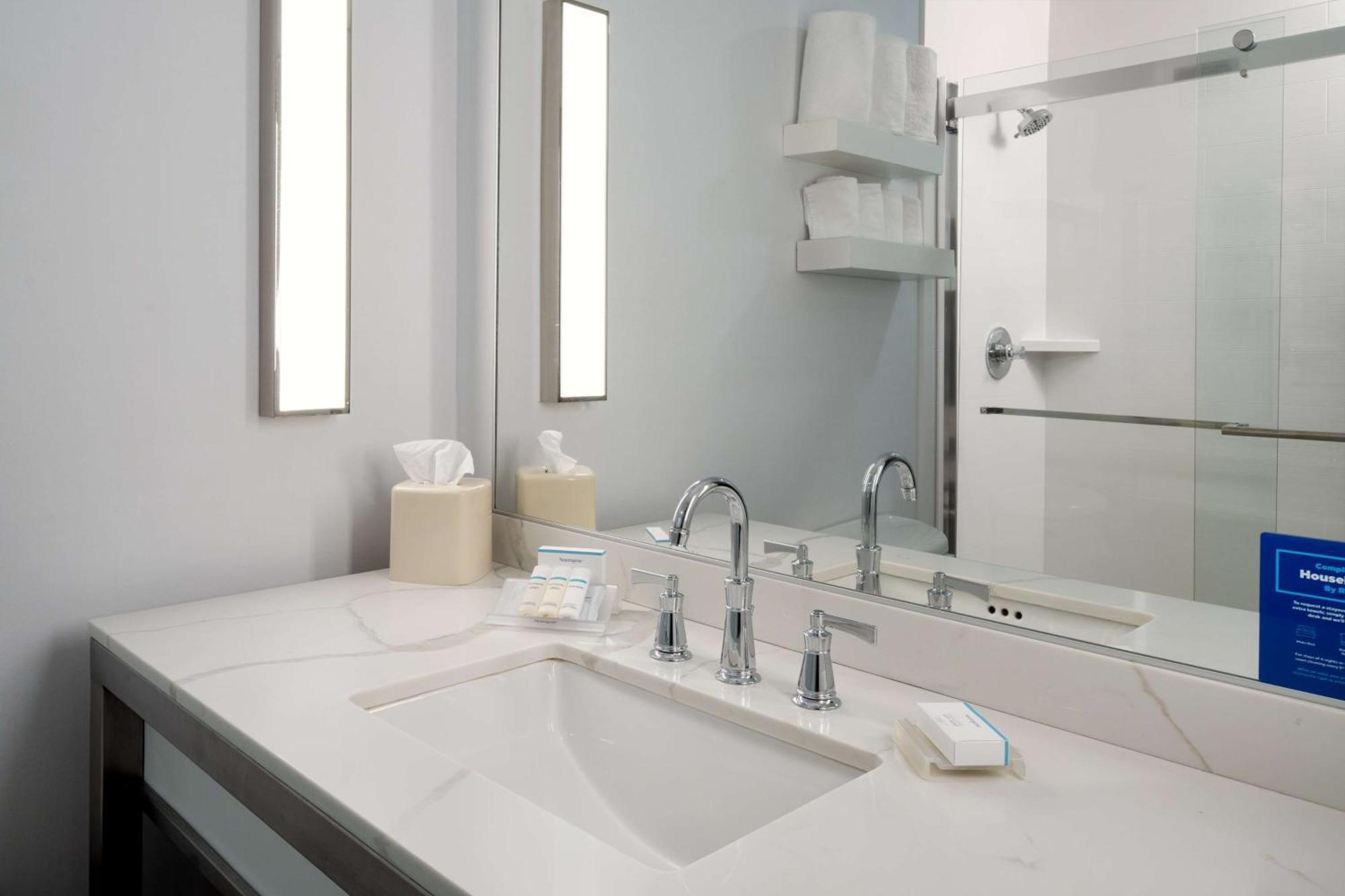 Hilton Garden Inn Фолсъм Екстериор снимка