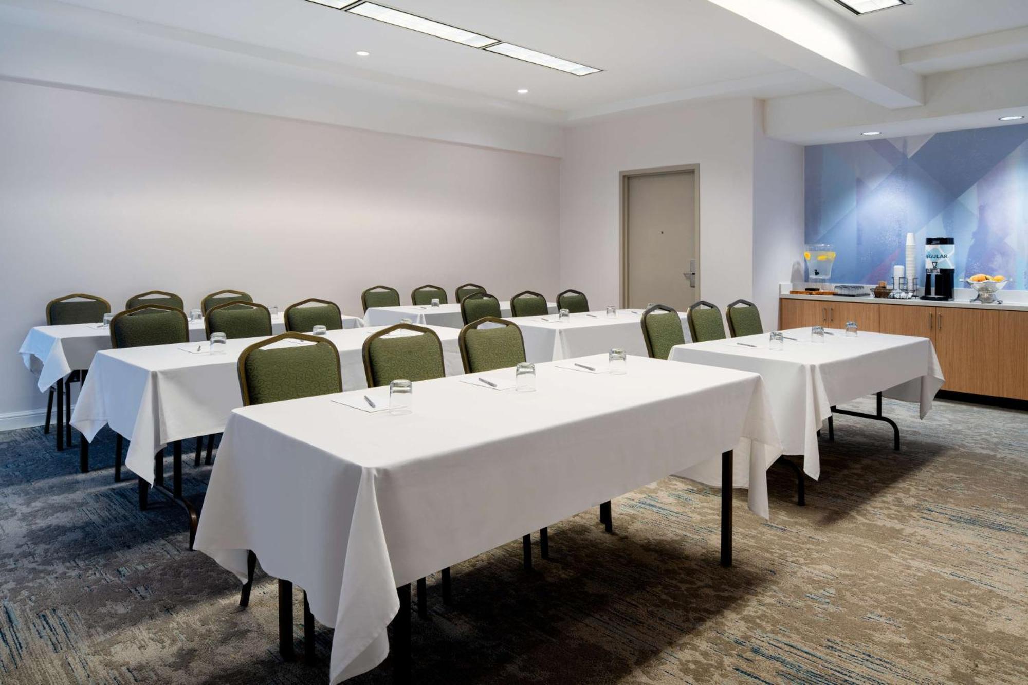 Hilton Garden Inn Фолсъм Екстериор снимка