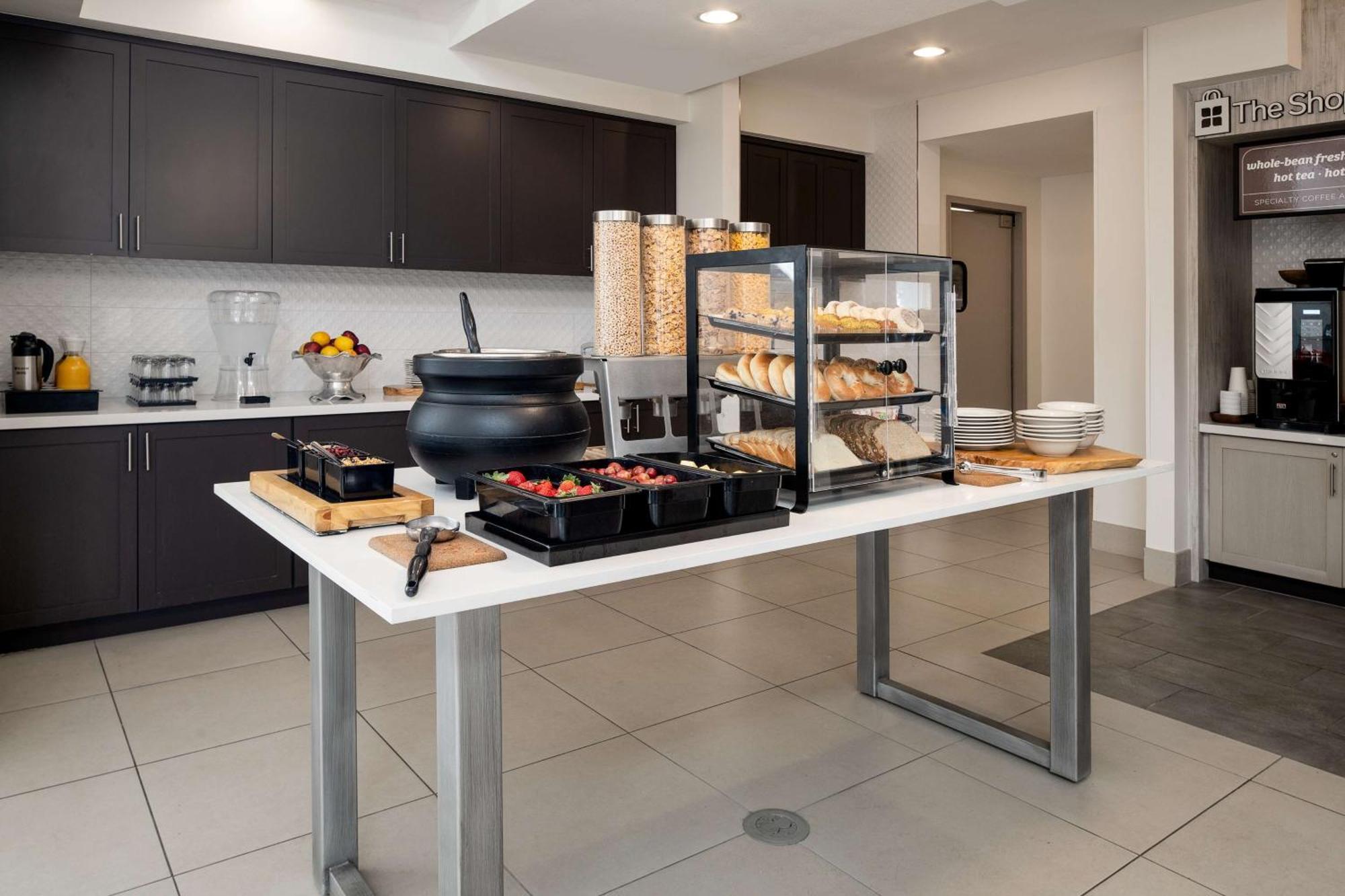 Hilton Garden Inn Фолсъм Екстериор снимка